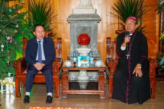 Bí thư Thành ủy thăm, chúc mừng Tòa Giám mục giáo phận Hải Phòng nhân dịp Lễ Giáng sinh năm 2023
