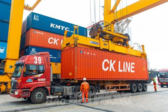 Cảng biển Hải Phòng: Phấn đấu duy trì tăng trưởng