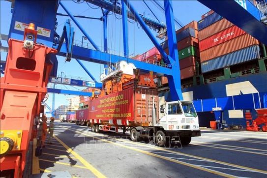 Hai phong develops logistics and seaport services
