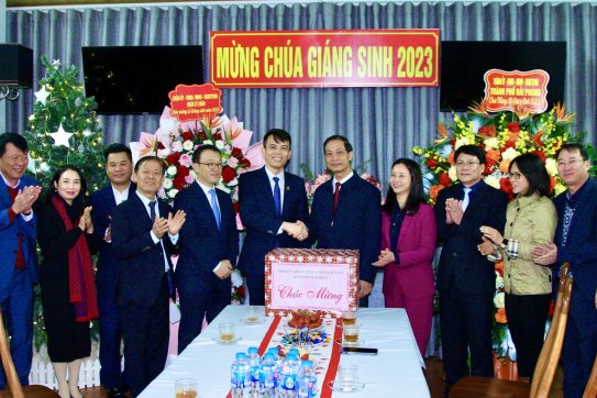 Phó Bí thư Thường trực Thành ủy chúc mừng Giáng sinh Hội Thánh Tin lành Hải Phòng