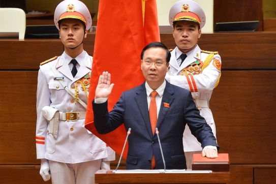 新任越南国家主席武文赏宣誓就职