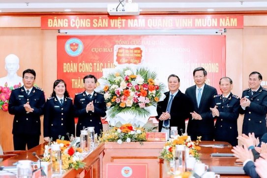 Hai Phong's budget revenue surpasses 100 trillion VND for the first time