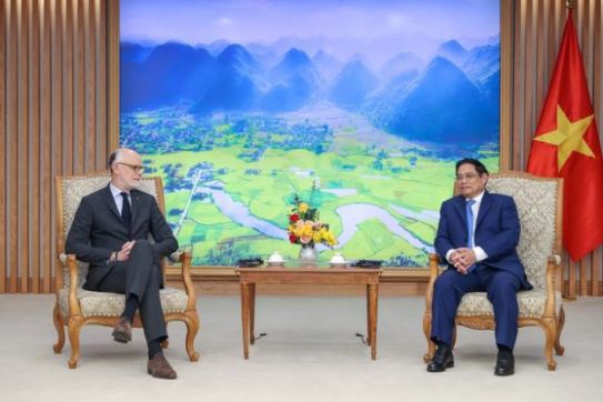 范明正总理会见法国前总理爱德华·菲利普