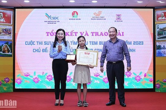 Học sinh Hải Phòng giành giải đặc biệt thi sưu tập tem chủ đề Tổ quốc