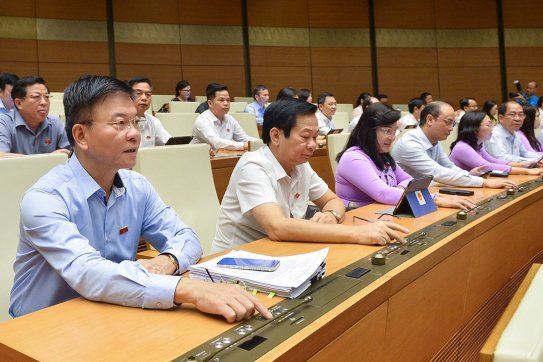 Quốc hội thông qua 2 luật xuất nhập cảnh, nâng thời hạn thị thực điện tử lên đến 90 ngày