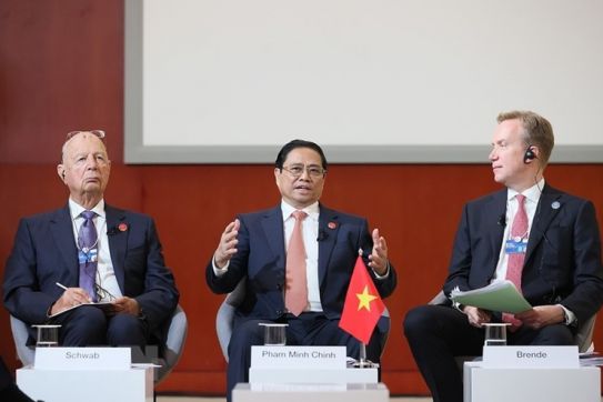 越南政府总理范明正出席越南-世界经济论坛国家战略对话