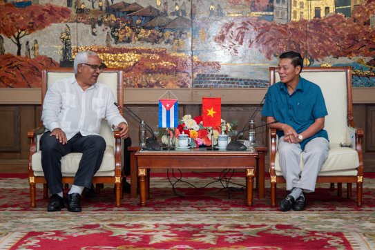 Chủ tịch UBND thành phố tiếp xã giao Đoàn công tác Bộ Tư pháp Cuba