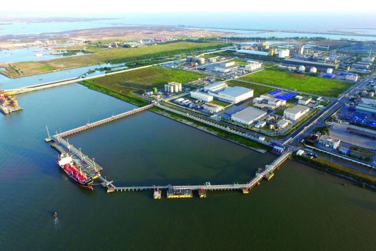 Phát triển hạ tầng khu công nghiệp ven biển: “Bệ phóng” cho logistics
