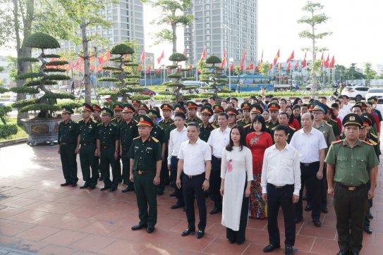 Quận Lê Chân dâng hương kỷ niệm 76 năm ngày Thương binh, liệt sỹ (27/7/1947 – 27/7/2023)