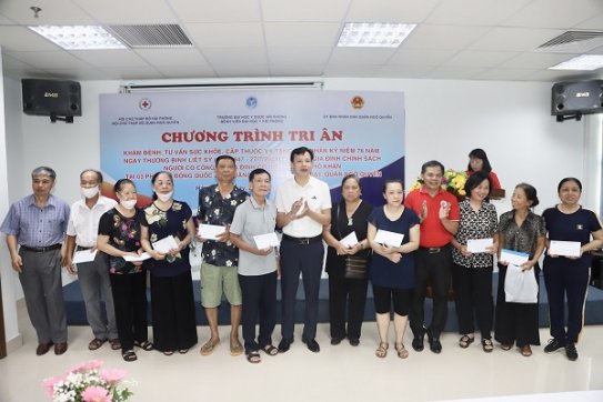 Gần 600 người trên địa bàn quận Ngô Quyền được khám bệnh, phát thuốc miễn phí