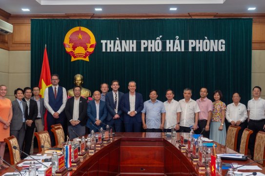Đoàn doanh nghiệp Hà Lan đến tìm hiểu về quy hoạch logistics và cảng hàng không.   