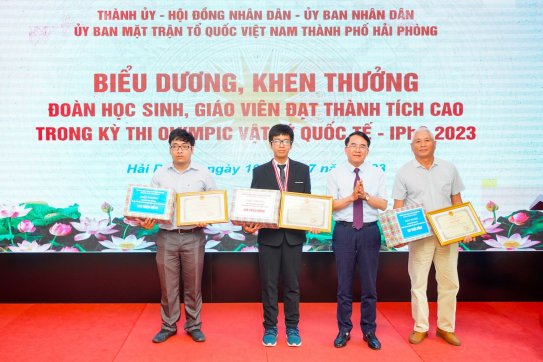 Biểu dương, khen thưởng Đoàn học sinh, giáo viên Hải Phòng đạt thành tích cao Kỳ thi Olympic Vật lý Quốc tế năm 2023