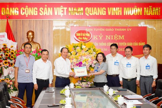 Bí thư Thành uỷ thăm, chúc mừng Ban Tuyên giáo Thành uỷ nhân Ngày truyền thống công tác tuyên giáo của Đảng