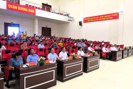 Quận Dương Kinh biểu dương, khen thưởng nhiều tập thể và cá nhân có thành tích xuất sắc trong năm học 2022-2023