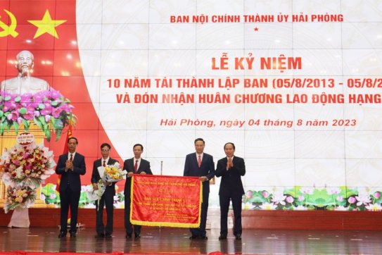 Ban Nội chính Thành ủy kỷ niệm 10 năm Ngày tái thành lập Ban (5/8/2013 - 5/8/2023) và đón nhận Huân chương Lao động hạng Ba