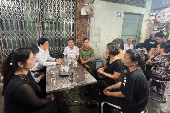 Lãnh đạo thành phố thăm hỏi, động viên gia đình các nạn nhân người Hải Phòng tử vong trong vụ cháy Chung cư mini tại Hà Nội