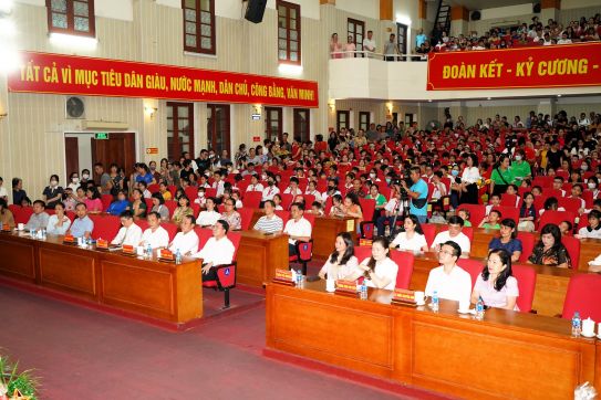 Hơn 400 trẻ em thành phố tham gia chương trình “Trung thu thắp sáng ước mơ”