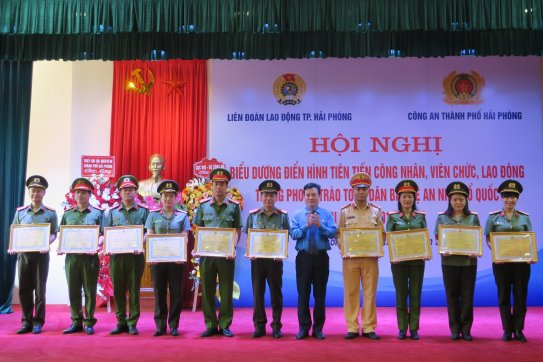 Biểu dương công nhân, viên chức, lao động có thành tích xuất sắc trong Phong trào toàn dân bảo vệ an ninh tổ quốc giai đoạn 2018-2023