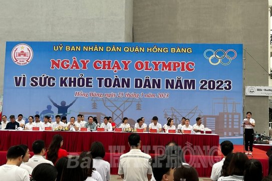 Gần 1000 cán bộ, công chức, viên chức, giáo viên, học sinh và người dân tham gia Ngày chạy Olympic vì sức khỏe toàn dân quận Hồng Bàng