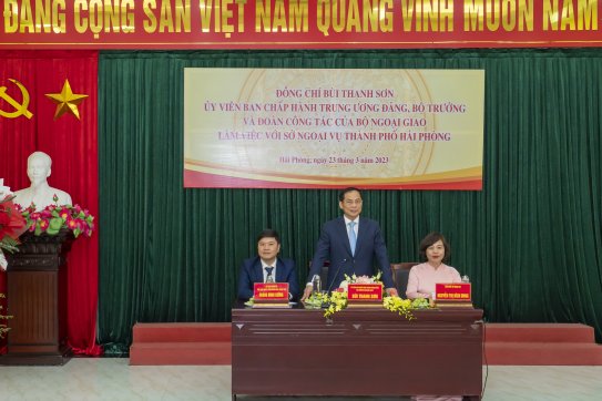 Bộ trưởng Bùi Thanh Sơn cùng đoàn công tác Bộ Ngoại giao thăm và làm việc tại Sở ngoại vụ Hải Phòng