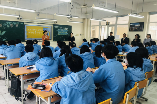 Đại sứ Hàn Quốc tại Việt Nam thăm và giao lưu với giáo viên, học sinh trường THPT Chuyên Trần Phú
