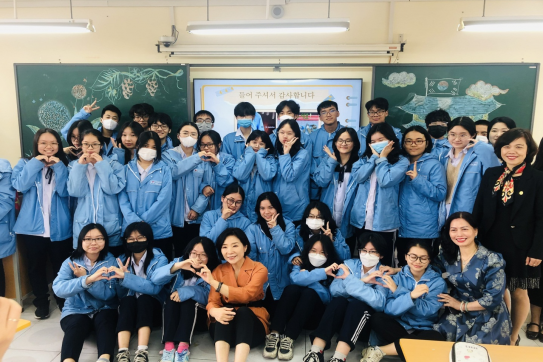 Đại sứ Hàn Quốc tại Việt Nam thăm và giao lưu với giáo viên, học sinh trường THPT Chuyên Trần Phú