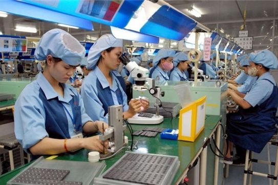 Vietnam's economy in 2023 promising yet challenging: Experts