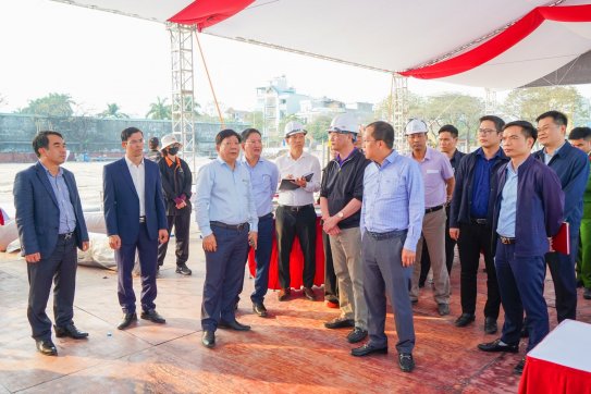 Phó Chủ tịch UBND thành phố Nguyễn Đức Thọ kiểm tra công tác chuẩn bị Lễ khởi công Dự án khu nhà ở xã hội tại Tổng kho 3 Lạc Viên