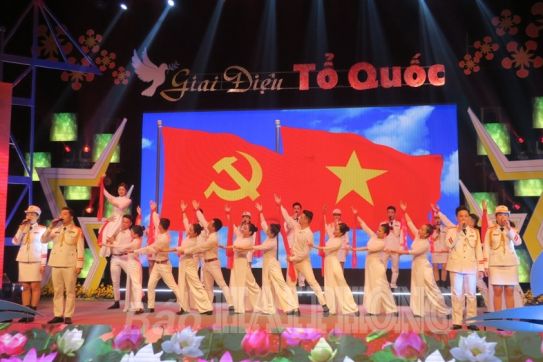 Chương trình nghệ thuật kỷ niệm 48 Ngày giải phóng miền Nam, thống nhất đất nước: Đất nước trọn niềm vui