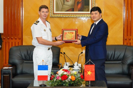 UBND thành phố tiếp Đoàn đại biểu Tàu Hải quân Pháp thăm hữu nghị thành phố