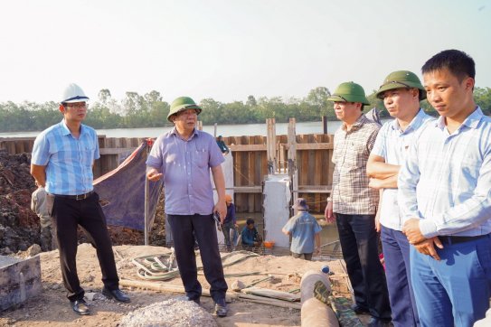 Phó Chủ tịch UBND thành phố Nguyễn Đức Thọ kiểm tra tiến độ một số công trình đê điều, thủy lợi trước mùa mưa bão 2023