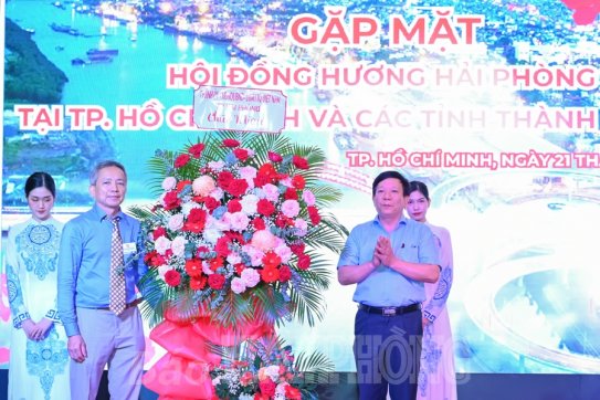 Hướng về quê hương bằng nhiều hoạt động thiết thực