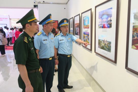Triển lãm ảnh, tư liệu, bản trích thống kê cùng hơn 100 hồ sơ tài liệu lưu trữ về quá trình phát triển của thành phố Hải Phòng