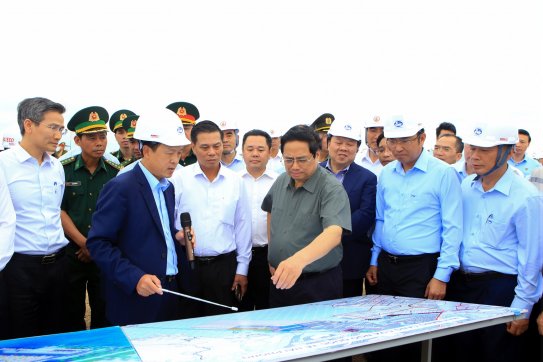 Thủ tướng Chính phủ kiểm tra tiến độ các dự án bến Cảng tại Lạch Huyện và Cảng hàng không quốc tế Cát Bi