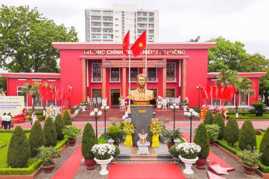 Trường Chính trị Tô Hiệu đón Bằng công nhận đạt chuẩn mức 1 và Kỷ niệm 73 năm Ngày thành lập Trường
