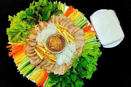 Ẩm thực Việt: Chả giò và gỏi cuốn lọt top 50 món ăn nhẹ hấp dẫn nhất thế giới