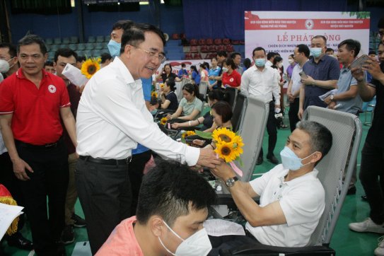 Hơn 1.000 cán bộ, công chức, viên chức, thanh niên tình nguyện và nhân dân huyện Thủy Nguyên tham gia Ngày hội Hiến máu tình nguyện
