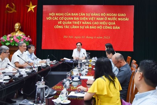 Phát huy tinh thần phục vụ, không ngừng nâng cao hiệu quả công tác lãnh sự và bảo hộ công dân
