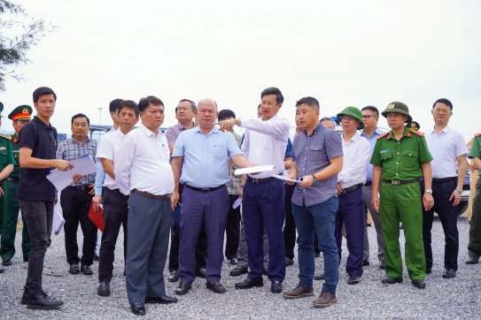 Kiểm tra công tác chuẩn bị Lễ khởi công Dự án đầu tư xây dựng và kinh doanh cơ sở hạ tầng Khu công nghiệp và Khu phi thuế quan Xuân Cầu