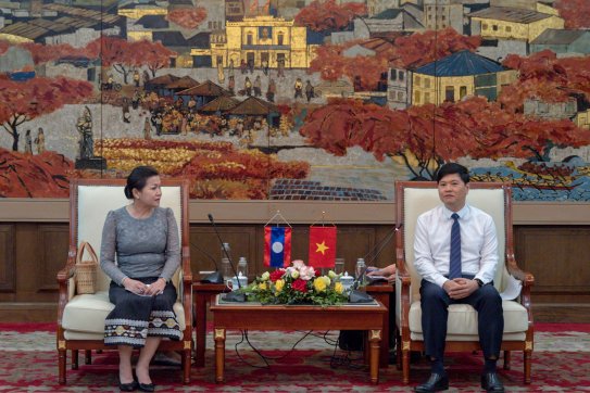 Tiếp xã giao Đoàn nữ cán bộ lãnh đạo Ngoại giao hai nước Việt Nam - Lào