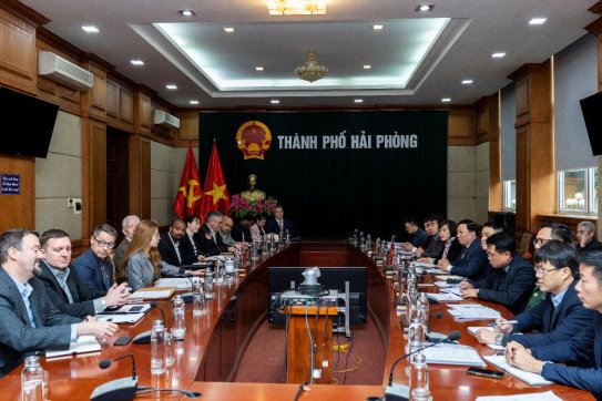 Đoàn công tác Đại sứ quán Hoa Kỳ làm việc tại thành phố Hải Phòng về việc vận chuyển các lô hàng ngoại giao qua cảng Hải Phòng 