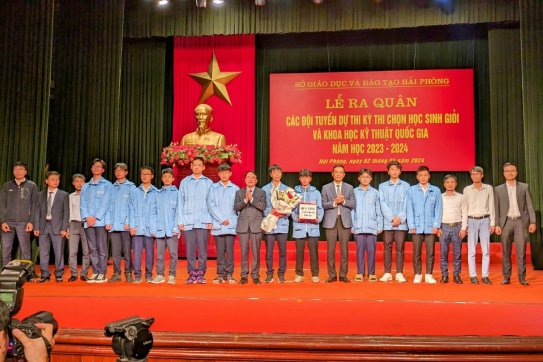 Lãnh đạo thành phố dự Lễ ra quân, động viên các Đội tuyển thi chọn Học sinh giỏi quốc gia, năm học 2023 – 2024