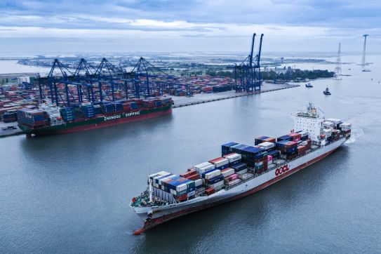 Hàng hóa thông qua cảng biển Hải Phòng năm 2023 tăng 2,72%