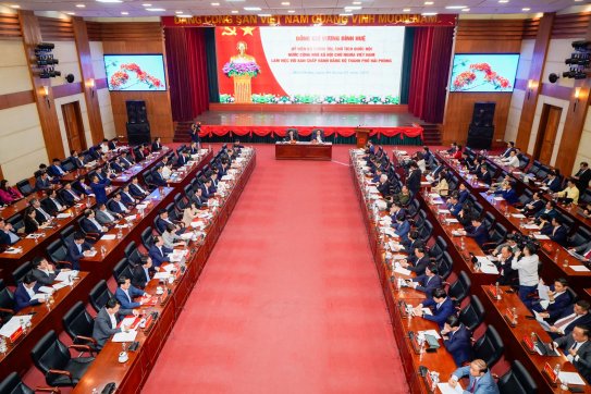 Chủ tịch Quốc hội Vương Đình Huệ làm việc với Ban Chấp hành Đảng bộ thành phố Hải Phòng
