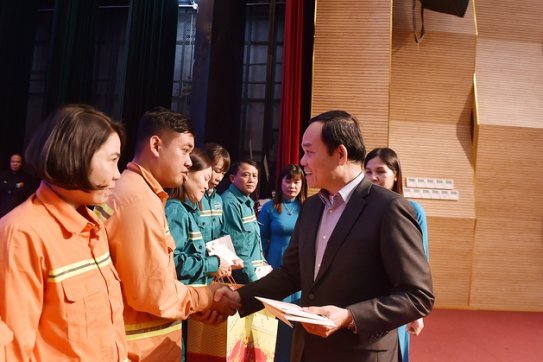 Phó Thủ tướng Trần Lưu Quang thăm, chúc Tết quân, dân Hải Phòng