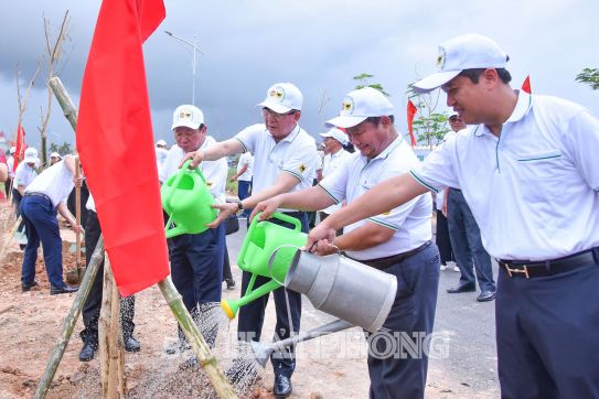 Hội Nông dân thành phố phát động, hưởng ứng Chiến dịch làm cho thế giới sạch hơn