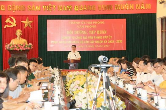 Bồi dưỡng, tập huấn nghiệp vụ công tác văn phòng cấp ủy phục vụ đại hội Đảng bộ các cấp