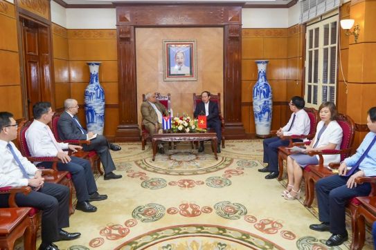 Đồng chí Bí thư Thành ủy tiếp Đại sứ Cuba tại Việt Nam