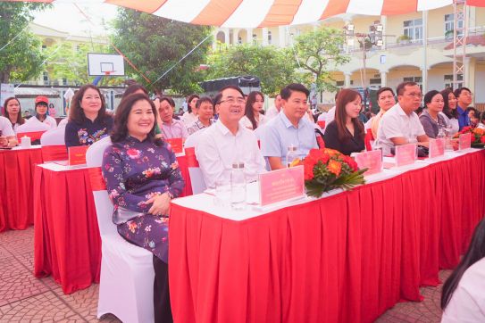 Chương trình “Hành trình cuộc sống” trao tặng trẻ em có hoàn cảnh khó khăn của thành phố 140 xe đạp và nhiều phần quà tặng