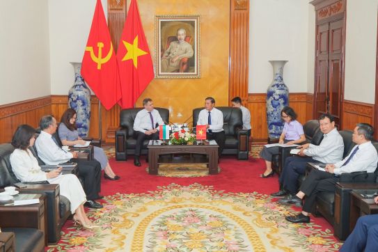 Chủ tịch UBND thành phố Nguyễn Văn Tùng tiếp xã giao Đại sứ Bungari tại Việt Nam